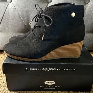 Sz 9.5 Dr Scholl’s Suede Heeled Booties